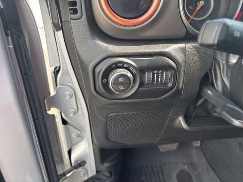Used 2022 Jeep Gladiator Sport AWD/4WD image 17