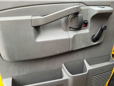 Used 2019 GMC Savana 3500 Extended w/ Driver Convenience Package image 19