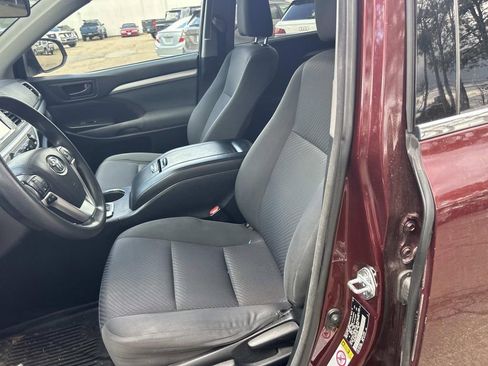 Used 2016 Toyota Highlander LE image 14