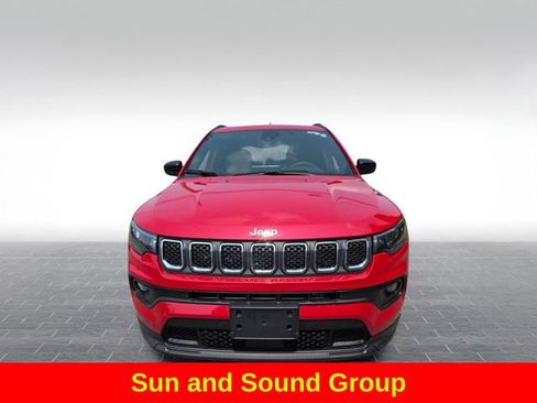 Used 2024 Jeep Compass Latitude w/ Sun and Sound Group AWD/4WD image 2