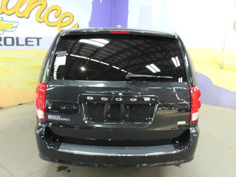 Used 2019 Dodge Grand Caravan SE w/ UConnect Hands-Free Group FWD image 3