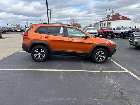 Used 2016 Jeep Cherokee Trailhawk w/ Leather Interior Group image 7