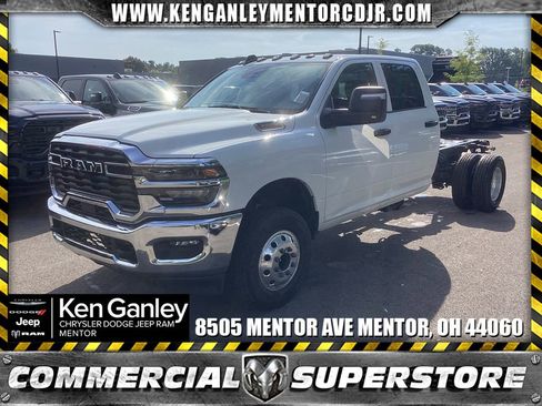 New 2025 RAM 3500 Tradesman w/ Chrome Appearance Group image 3