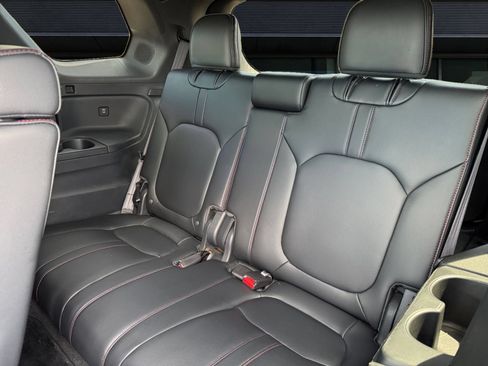 Used 2025 Honda Pilot Black Edition image 17