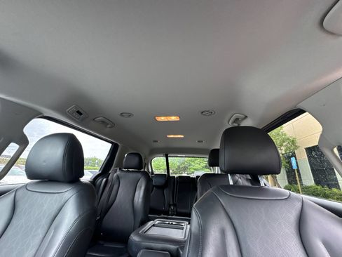 Used 2025 Kia Carnival FWD image 28
