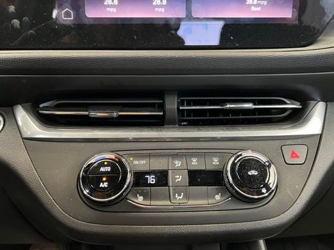 Certified 2024 Buick Envista Preferred w/ Convenience I Package FWD image 16