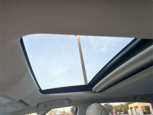 Used 2018 Toyota Avalon Limited image 19