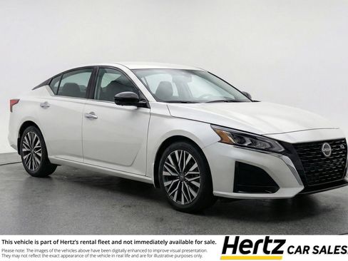 Used 2025 Nissan Altima 2.5 SV image 1