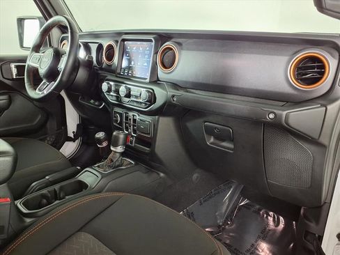 Used 2023 Jeep Gladiator Mojave w/ Cold Weather Group image 7