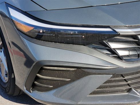 New 2025 Hyundai Elantra SE image 9