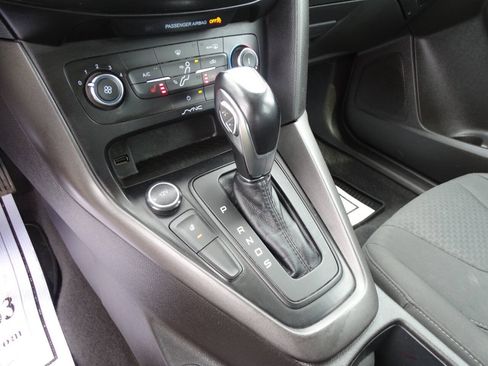 Used 2016 Ford Focus SE w/ Appearance Package w/ Equipment Group 201A FWD image 26
