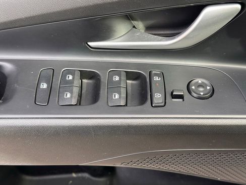 Certified 2024 Hyundai Elantra Limited image 27