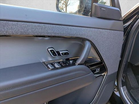 Used 2025 Land Rover Range Rover Sport SE image 13