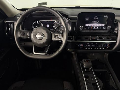 Used 2023 Nissan Pathfinder SV FWD image 13
