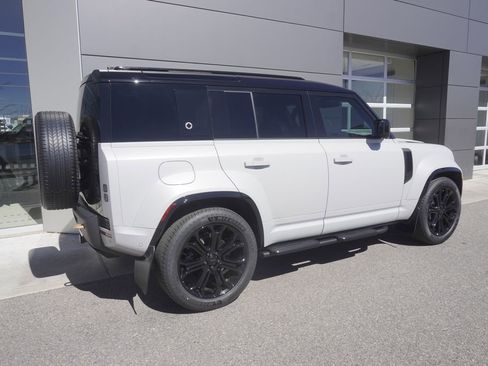 New 2026 Land Rover Defender 110 OCTA image 4
