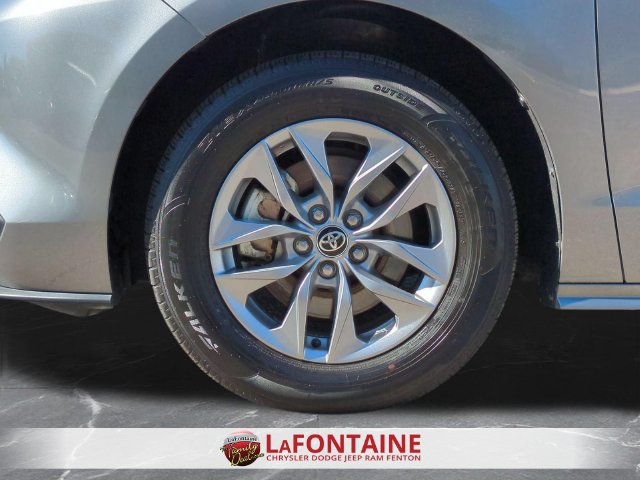 Used 2026 Toyota Sienna XLE FWD image 34