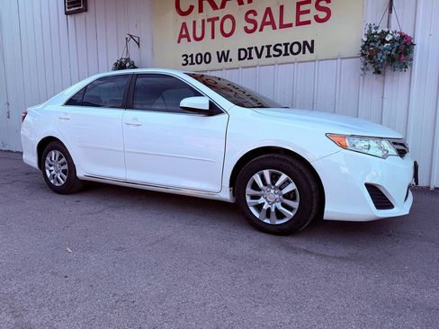 Used 2013 Toyota Camry LE FWD image 2