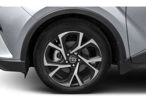 Used 2018 Toyota C-HR XLE FWD image 10
