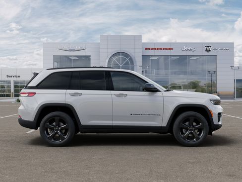 New 2025 Jeep Grand Cherokee Altitude image 26