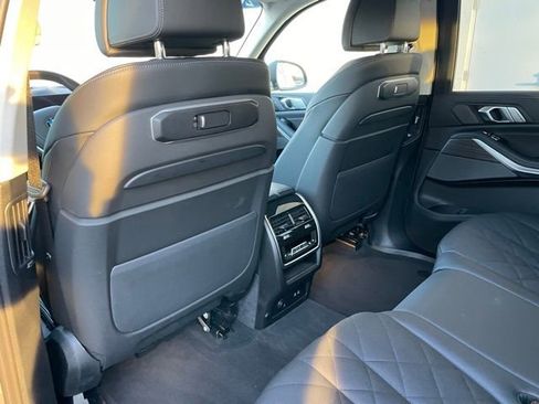 Used 2026 BMW X7 xDrive40i w/ Premium Package image 8