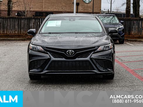 Used 2022 Toyota Camry SE image 11