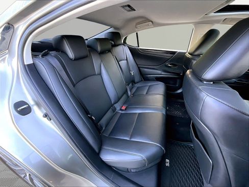 Used 2021 Lexus ES 300h w/ ES 300h Ultra Luxury Package FWD image 25