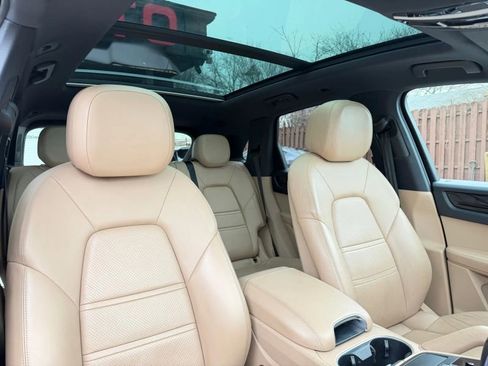Used 2019 Porsche Cayenne AWD/4WD image 32