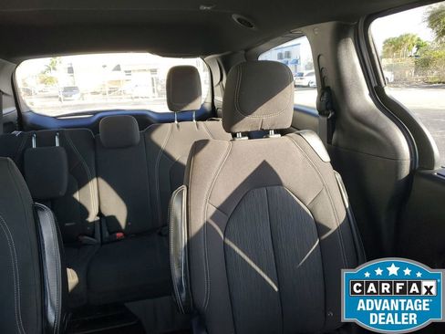 Used 2020 Chrysler Pacifica Touring w/ S Appearance Package image 16