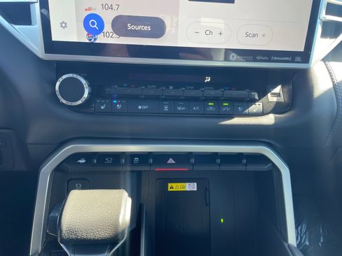 Used 2023 Toyota Tundra Platinum image 11