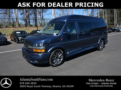 Used 2023 Chevrolet Express 2500 Extended RWD image 1