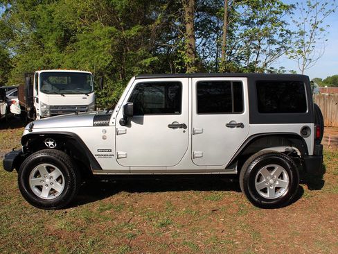 Used 2012 Jeep Wrangler Unlimited Sport AWD/4WD image 12