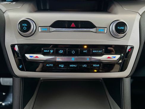 Used 2023 Ford Explorer XLT w/ Equipment Group 202A image 11