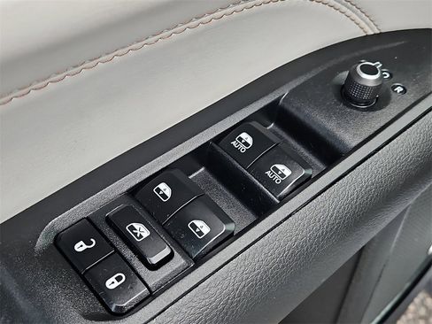 Used 2023 Jeep Compass Limited w/ Sun and Sound Group image 28