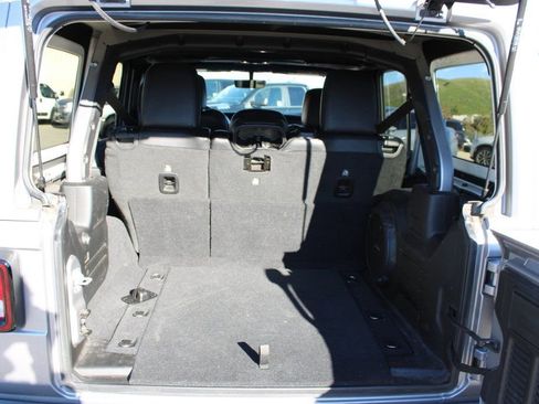 Used 2019 Jeep Wrangler Unlimited Sahara image 30