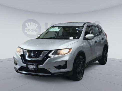 Used 2018 Nissan Rogue S image 5