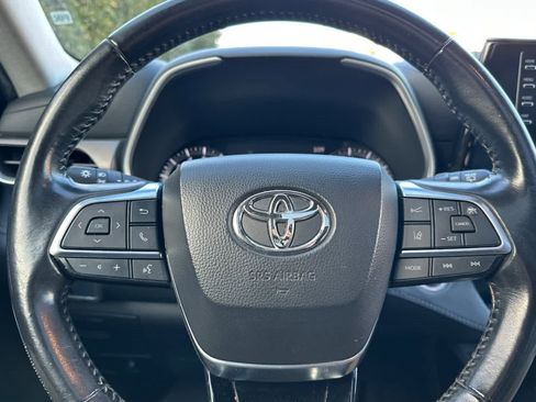 Used 2021 Toyota Highlander XLE image 24