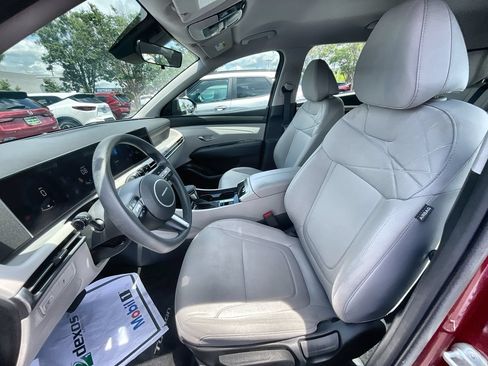 Used 2025 Hyundai Tucson SE FWD image 18