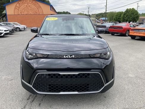 Used 2024 Kia Soul LX w/ Option Group 015 FWD image 2