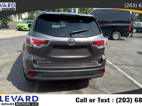 Used 2014 Toyota Highlander XLE AWD/4WD image 6