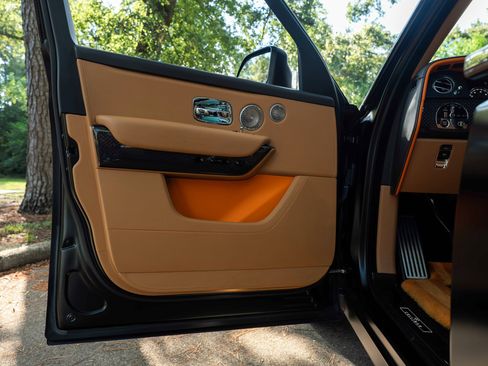 Used 2023 Rolls-Royce Cullinan Black Badge w/ Leather Finishing Pack image 16