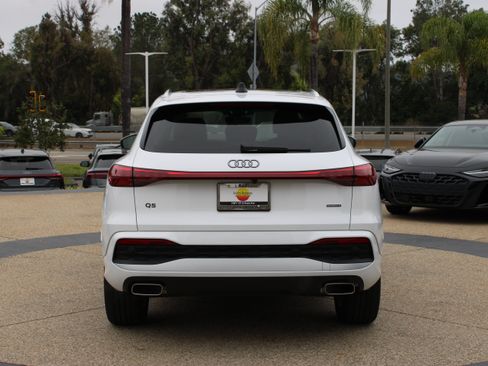 Certified 2025 Audi Q5 Premium w/ Convenience Package AWD/4WD image 5