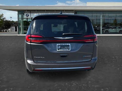 Used 2023 Chrysler Pacifica Limited FWD image 6