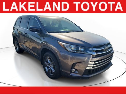 Used 2018 Toyota Highlander Limited Platinum FWD image 1