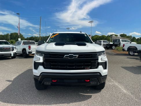 Used 2026 Chevrolet Silverado 1500 LT Trail Boss w/ Convenience Package II AWD/4WD image 2