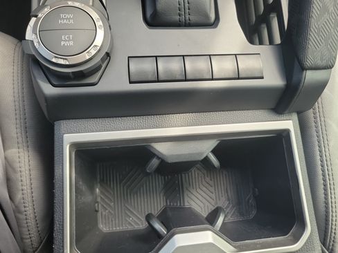 Used 2024 Toyota Tacoma SR5 AWD/4WD image 26