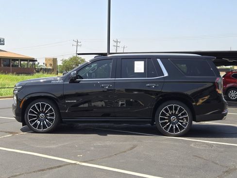 Used 2025 Chevrolet Tahoe High Country AWD/4WD image 4