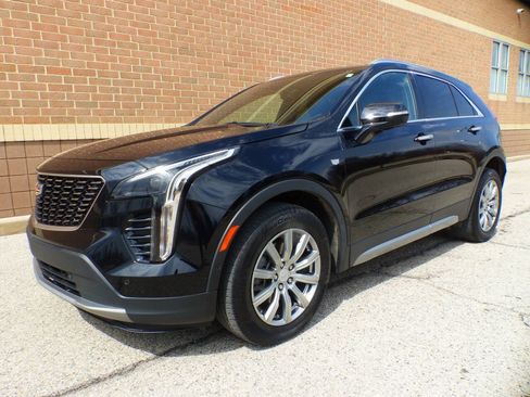 Used 2022 Cadillac XT4 Premium Luxury w/ Enhanced Visibility Package FWD image 5