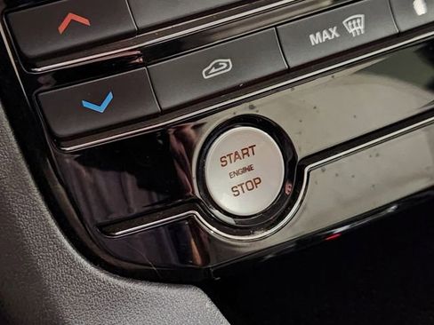 Used 2017 Jaguar F-PACE Prestige image 21