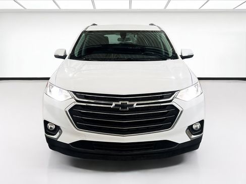 Used 2020 Chevrolet Traverse LT FWD image 2