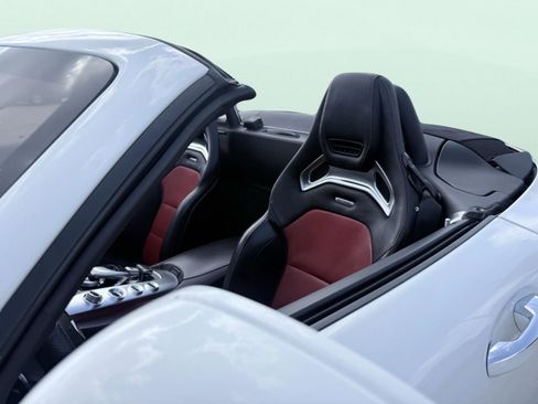 Used 2018 Mercedes-Benz AMG GT Roadster image 32